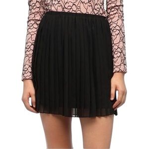 NWOT Sparkle & Fade Black Pleated Skirt